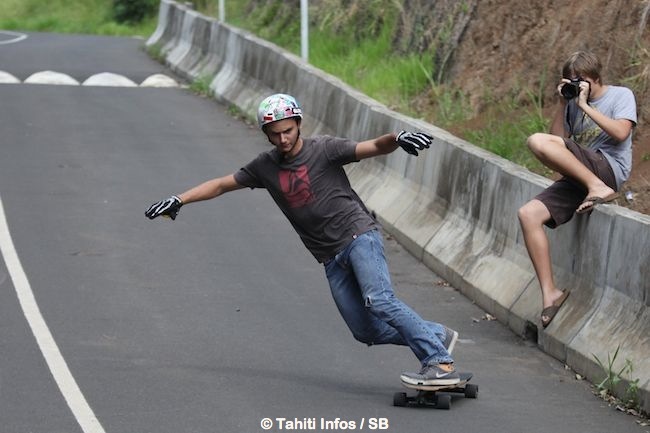 Skate – démo de ‘longboard’ : la naissance du premier club de skate à Tahiti !