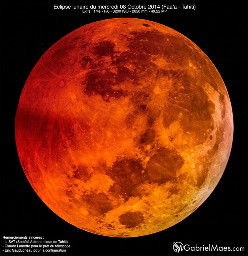 Lune Rousse Lune rousse: une magnifique photo prise depuis Tahiti