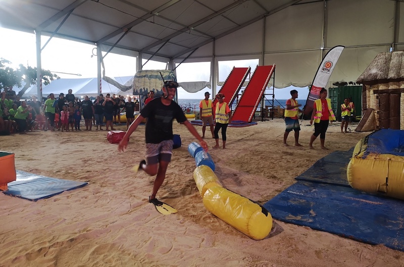 La course en palmes a obligé les joueurs à galoper pour faire leurs foulées.©V.Leroi