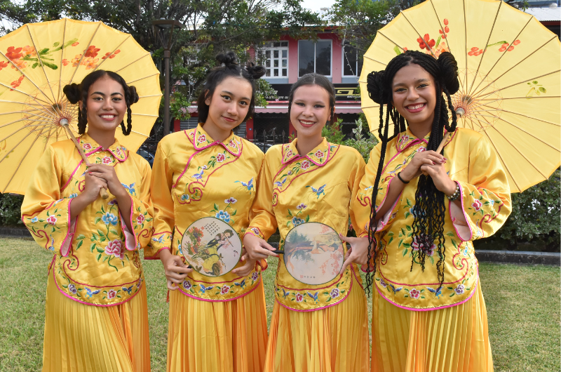 Une partie de la troupe de danse Marilyn Liu, à la mairie de Papeete.
