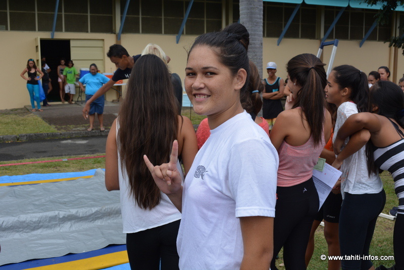 Les élèves de Raapoto font du sport pour souder leurs classes