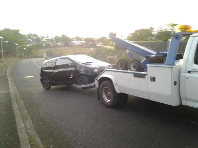 La voiture et le matériel sonore utilisé ont été saisis :  le père, propriétaire de la voiture et le fils, propriétaire du matériel comparaîtront en justice le 8 décembre prochain.