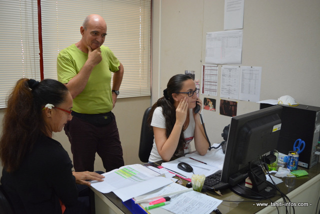 Au Centre d'hygiène et de salubrité publique, les agents font le point sur les cas confirmés et sont en lien avec les communes pour les actions de pulvérisations à mener aux abords des foyers épidémiques.