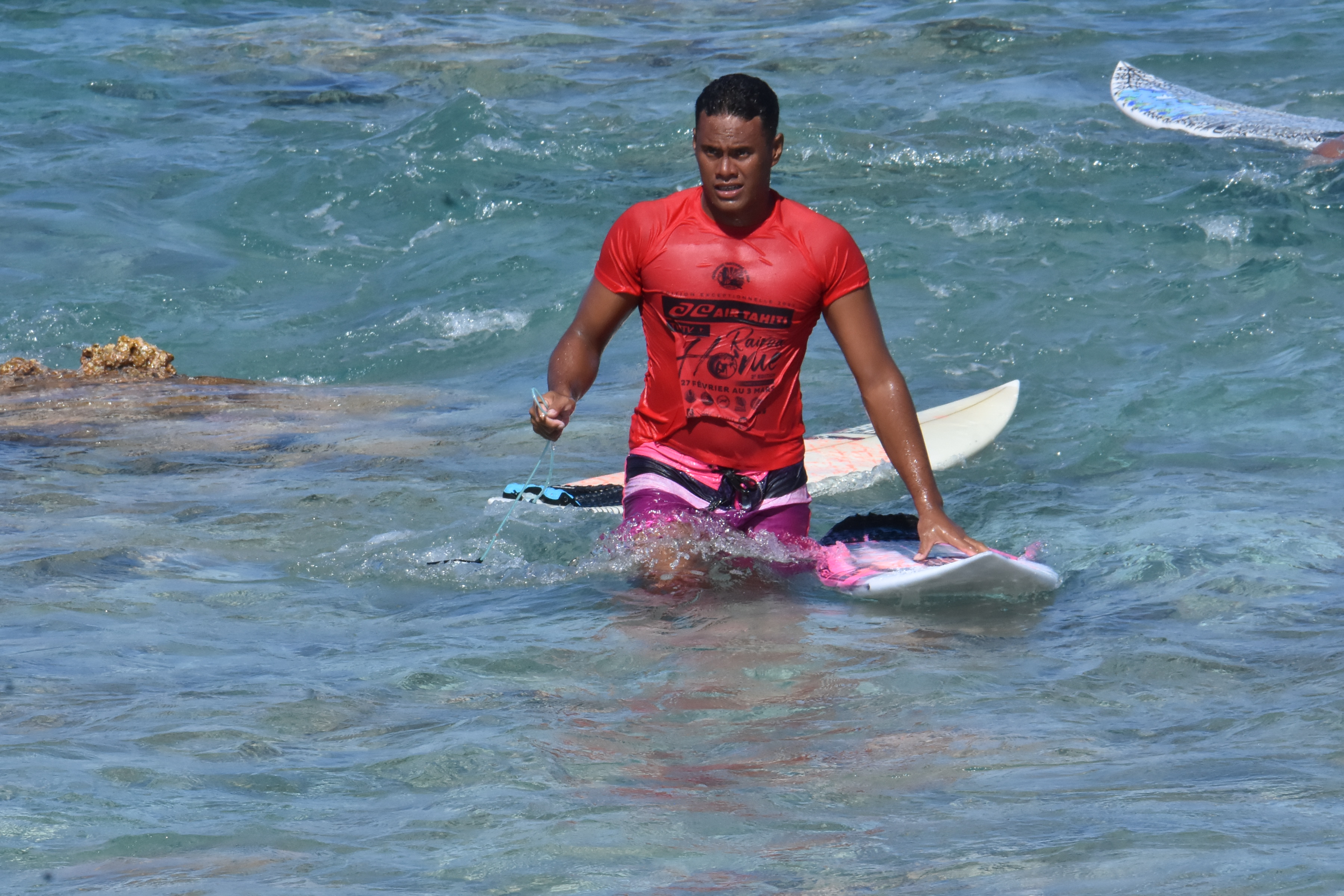 Les locaux du spot de Avatoru, comme Teare Teinaore, ont été solides pour leur entrée en lice en surf.