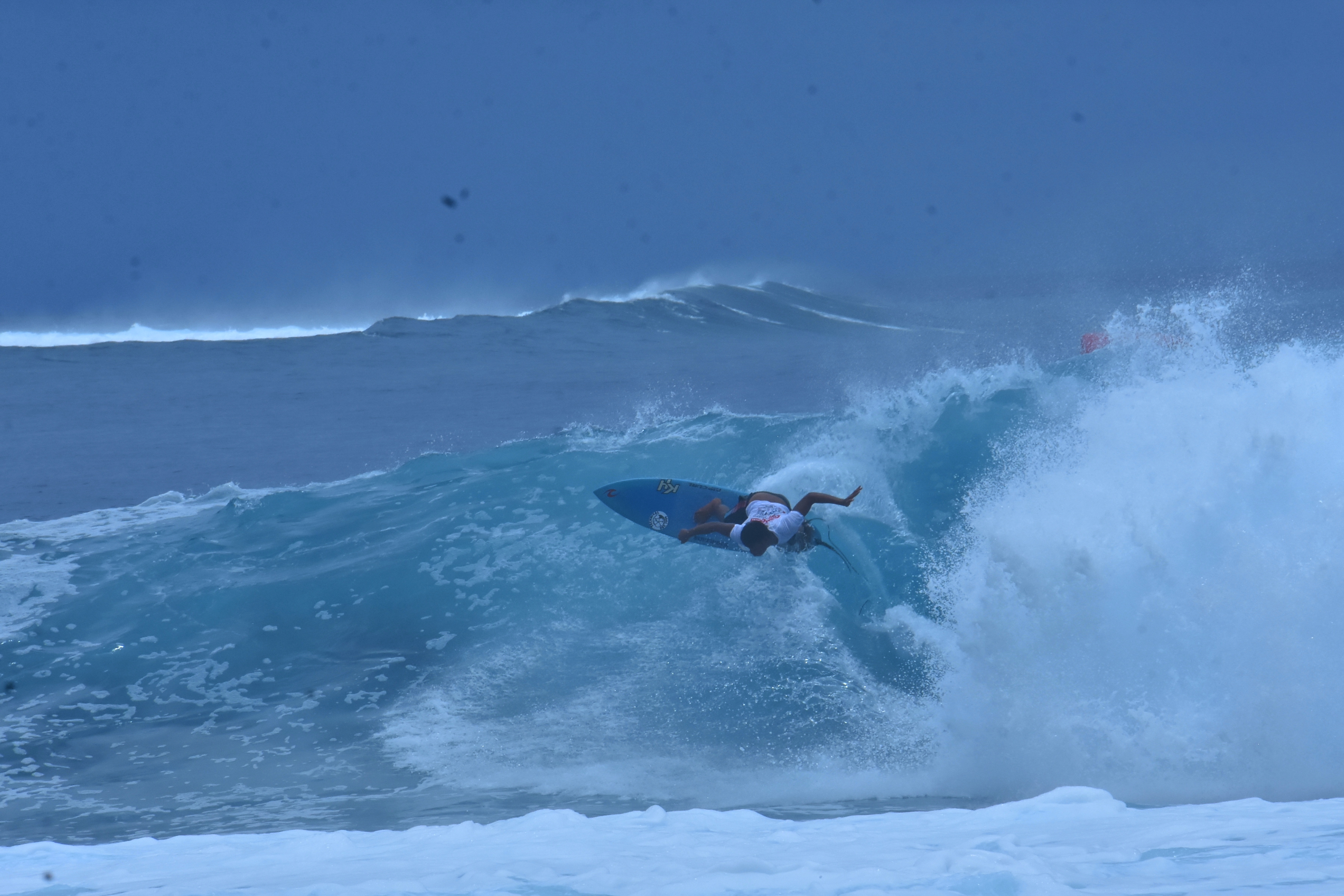Les surfeurs ont une nouvelle fois assuré le show, ce mercredi, sur la droite de Avatoru.