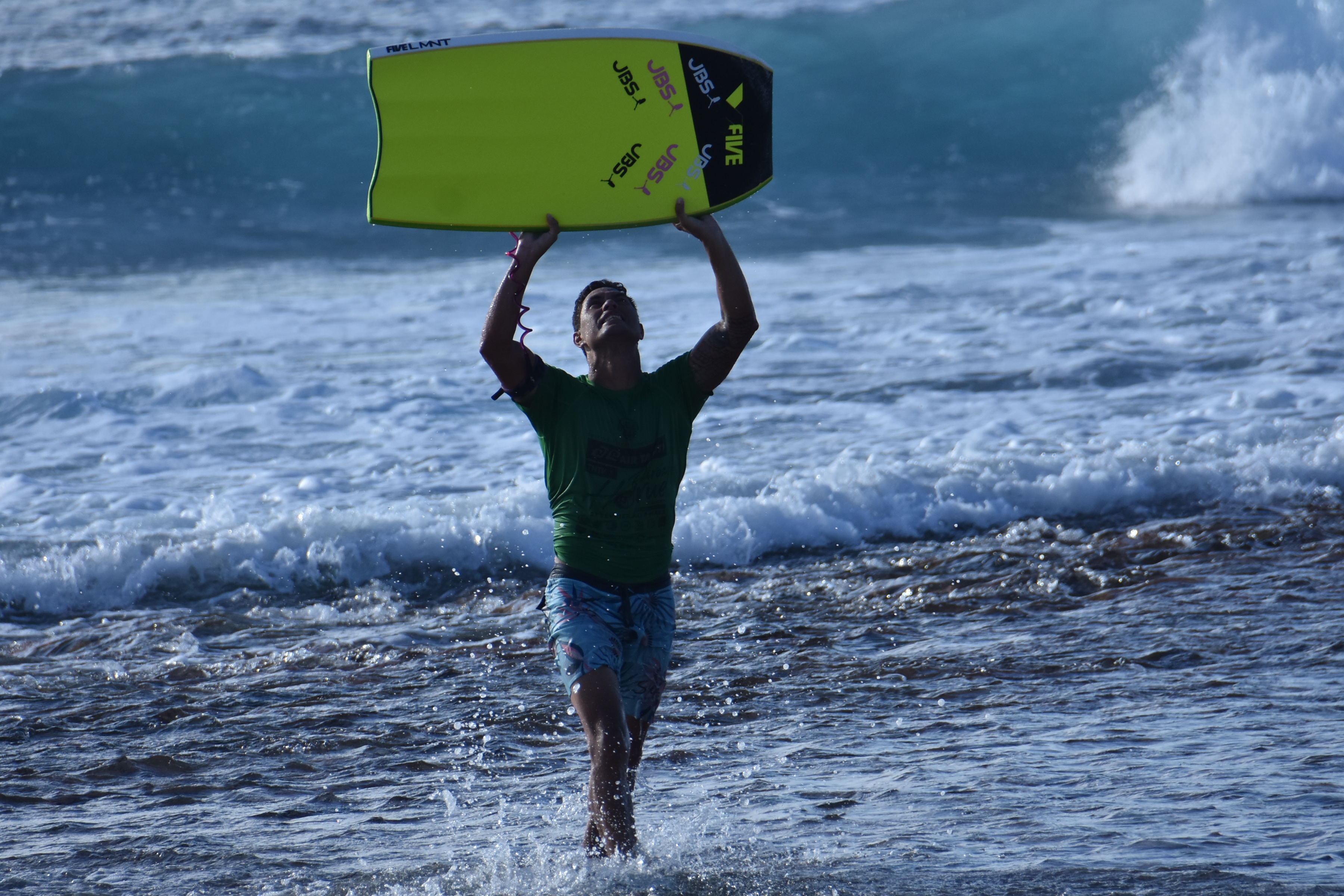 Jacky Hutia, 36 ans, s'est offert une belle revanche sur le spot de Avatoru, deux ans après sa blessure au dos.