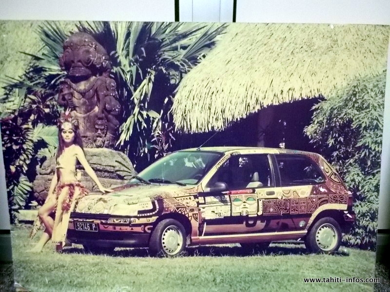 Dans le bureau, la photo d'une des premières voitures "écolo", une Renault qui carburait au coco