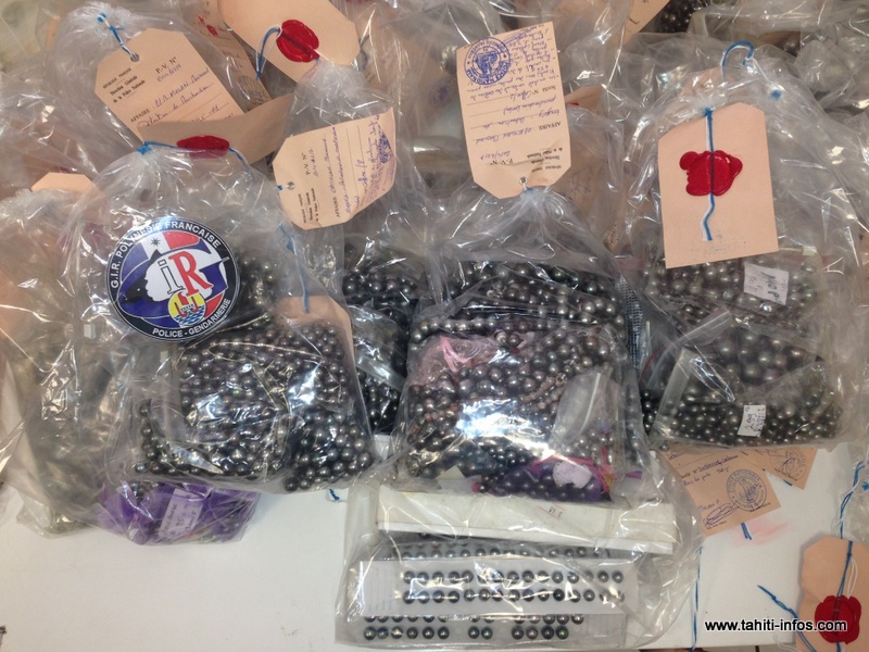 Une partie des perles saisies mercredi par GIR chez le receleur de Mamao