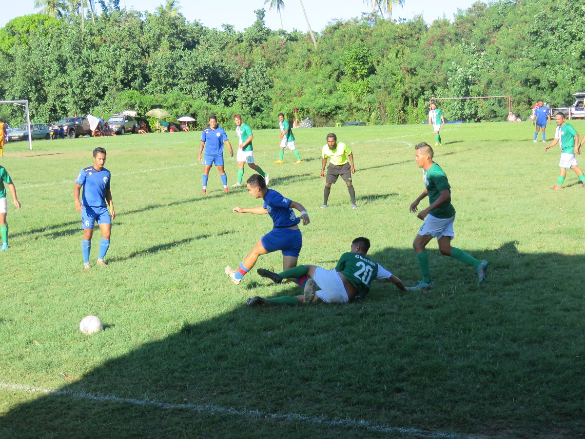 A l'issue d'une partie engagée sur le plan physique, les joueurs de Tiare Tahiti (en vert) ont réussi à prendre le meilleur, dimanche, sur leurs rivaux de Mira.