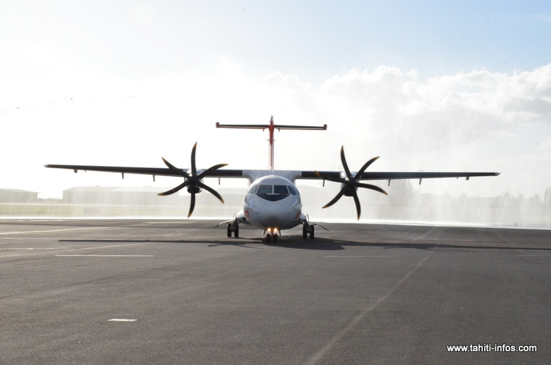 Le Pays est exploitant d'aérodromes et gère 43 plateformes aéroportuaires dans les îles. La réglementation nationale impose de procéder à l'homologation de tous les aérodromes : une division spécifique a été créée en 2010 au sein de la direction de l'aviation civile locale afin de vérifier les conformités dans différents domaines.