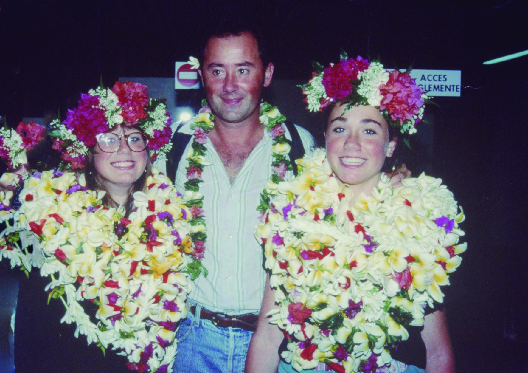 Avec son père Lucien et sa soeur Virginie, arrivée à Tahiti.