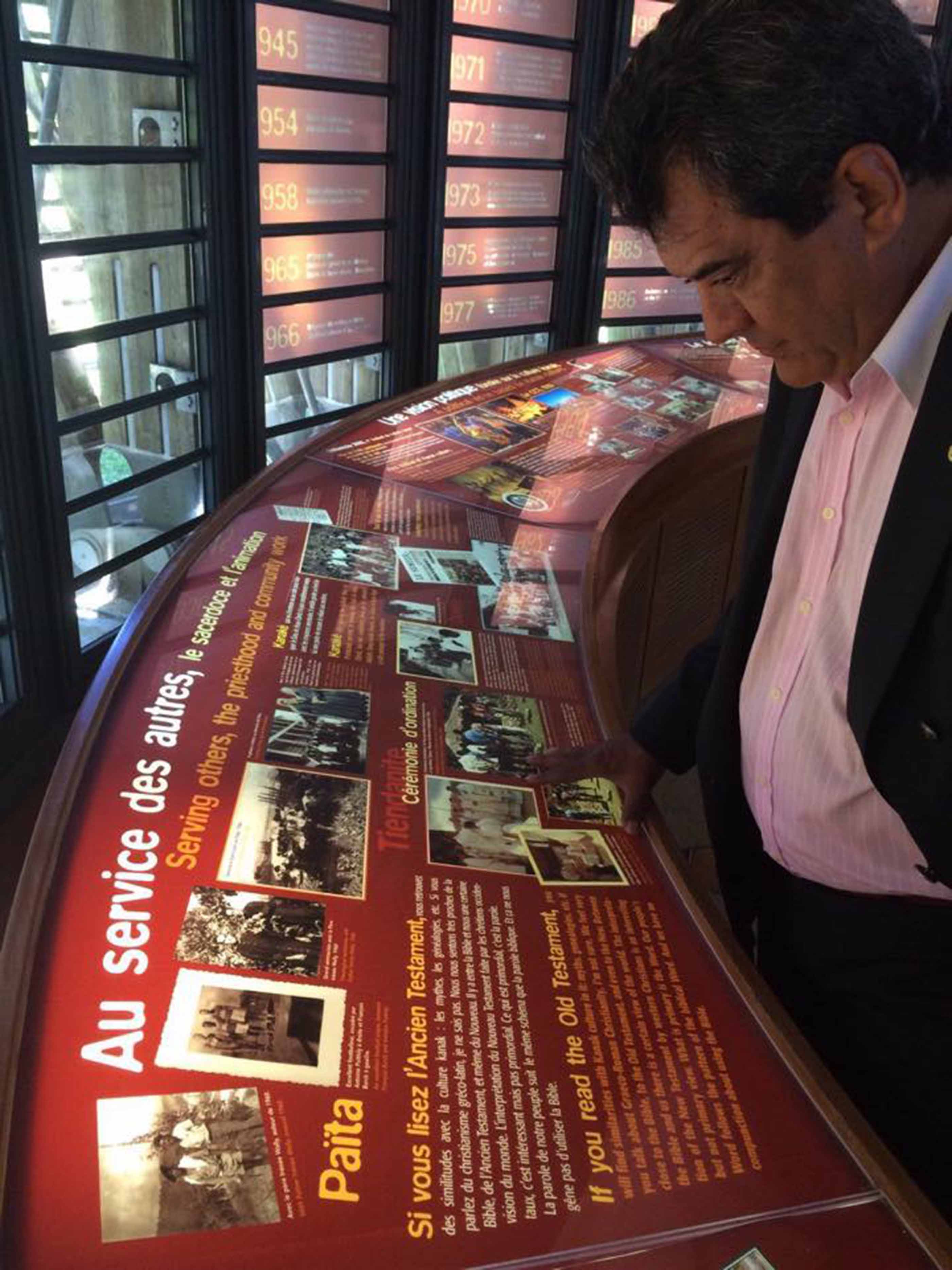 Edouard Fritch en visite au centre Tjibaou