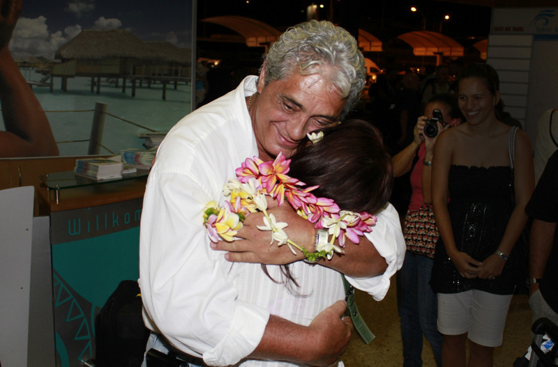 Jules Reichart en compagnie de l'une de ses filles, le 14 octobre 2010 à Tahiti-Faa'a