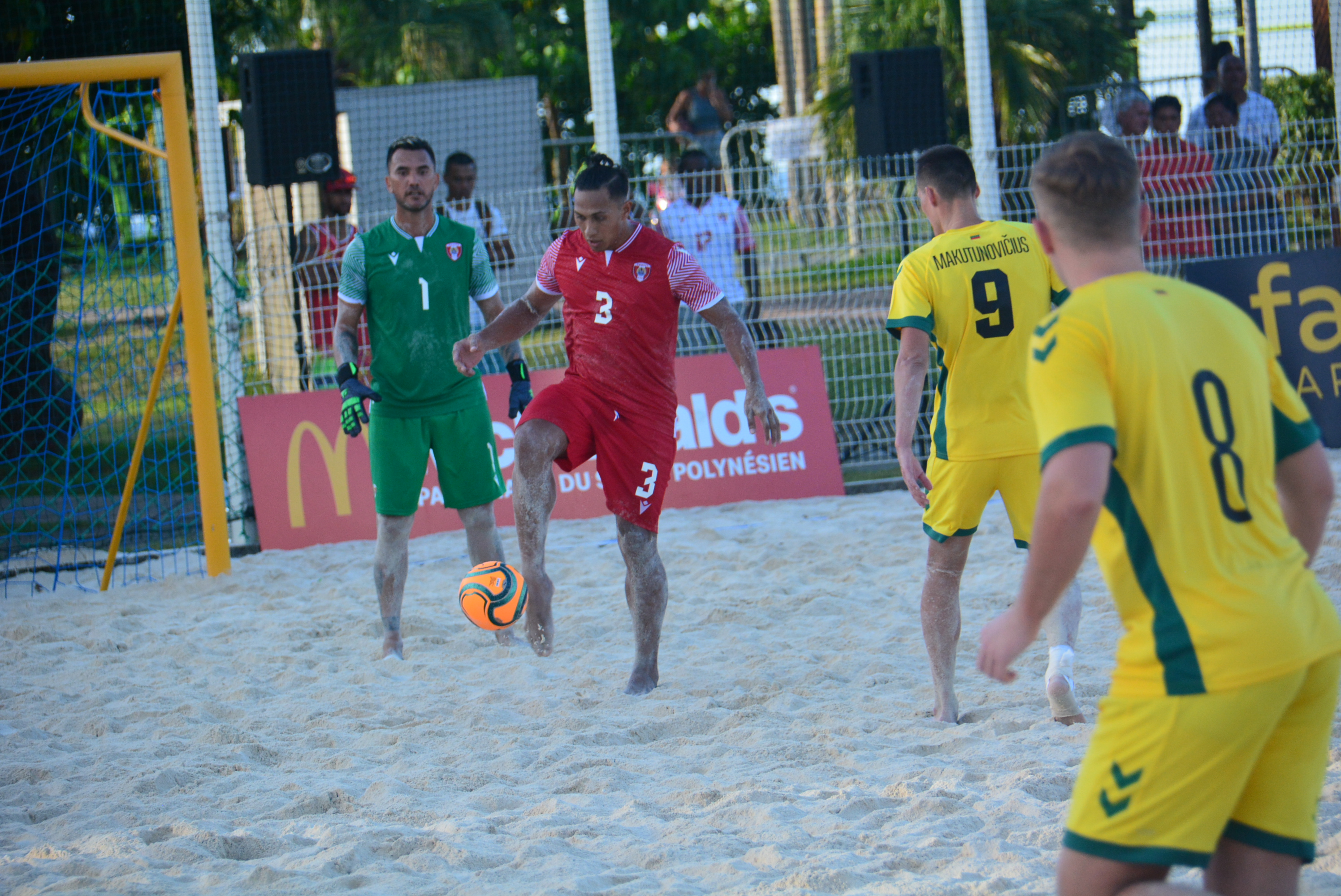 Tamatoa Tetauira, fautif sur le premier but lituanien, s'est ensuite bien rattrapé en inscrivant un doublé ce lundi.