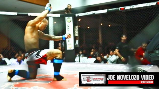 James fait le geste de la pirogue à la Vahirua !