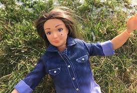 Une poupée de "femme normale" se veut l'anti-Barbie