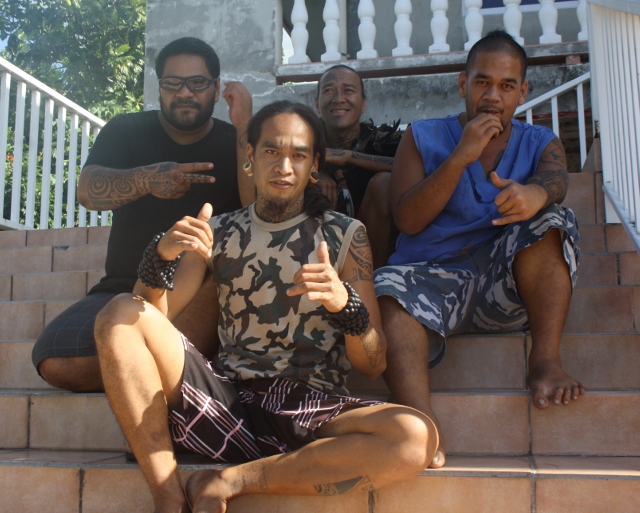 Après la sortie d'un premier album « fait maison » en 2011, Takanini souhaite récolter des fonds pour enregistrer un album en studio.