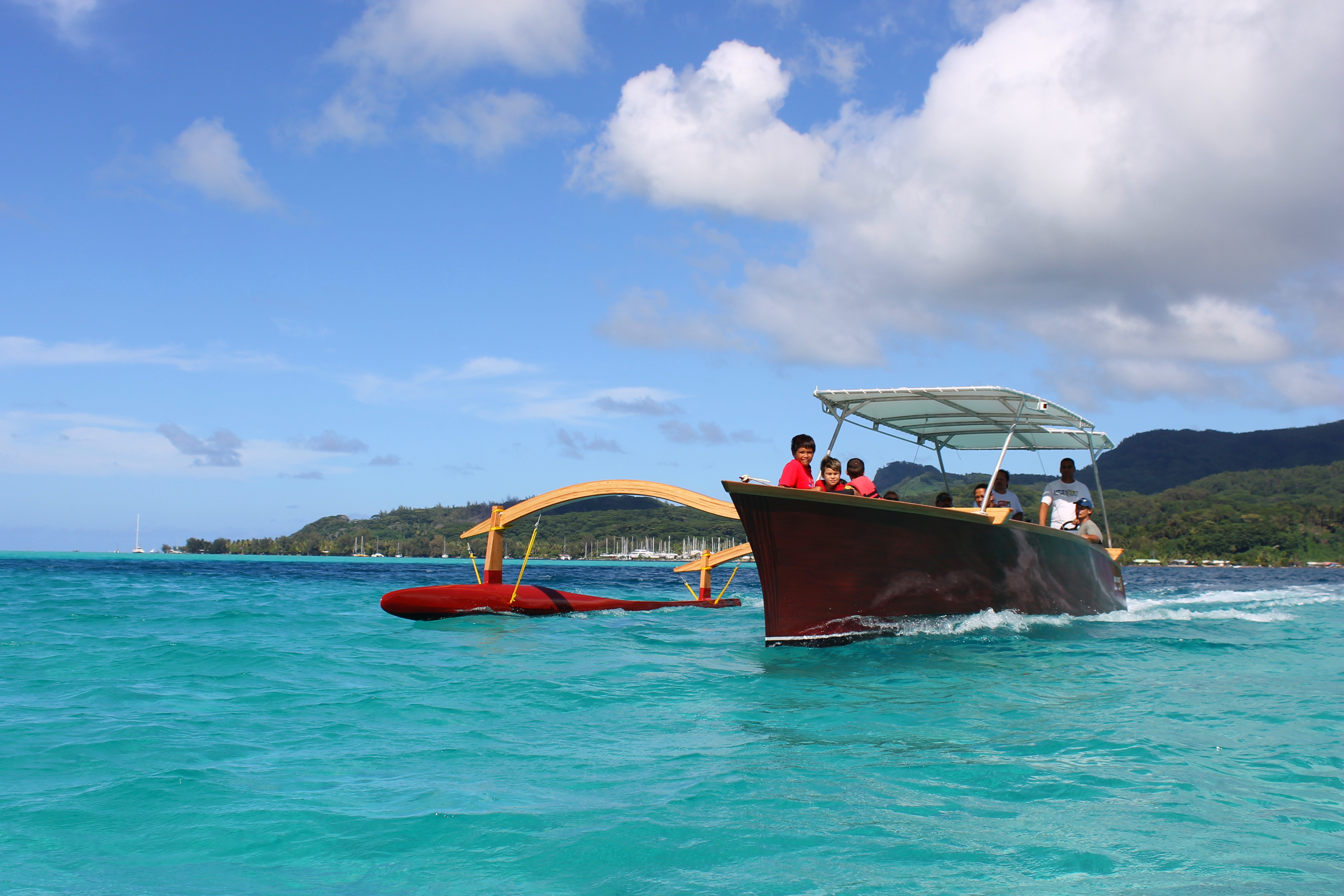 Tout droit sorti des chantiers de Raiatea Marine : un second va’a « tatoué » pour Bora Bora