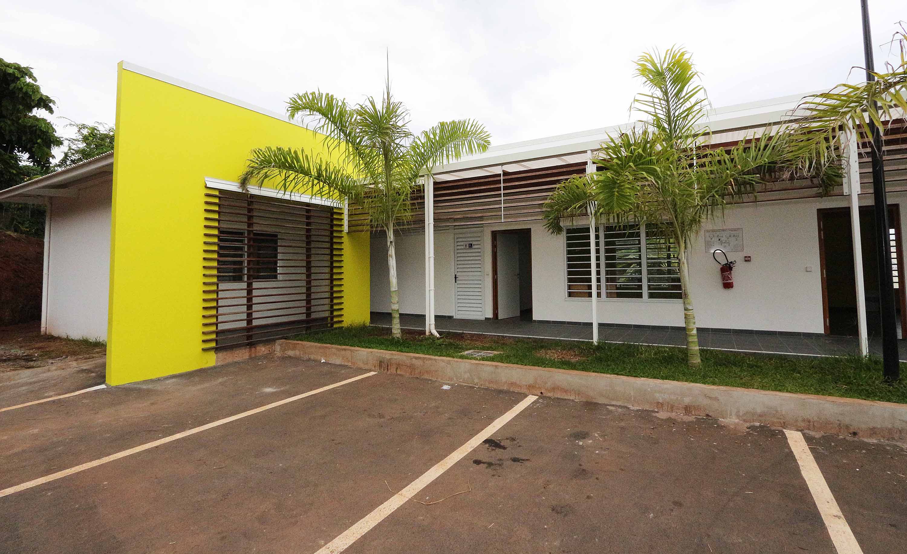 Le ministre de l’Equipement visite la résidence internationale de l’UPF