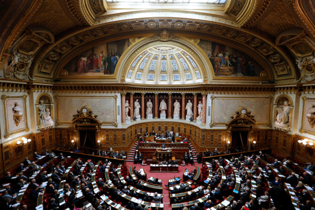 Les sénateurs Teura Iriti et Vincent Dubois annoncent travailler « pour que soit levée la double peine infligée aux Polynésiens, qui doivent être traités comme des Français d'outre-mer à part entière ».