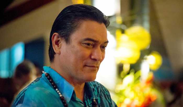 L'ancien premier ministre Moana Carcasses a expliqué que les sommes d’ores et déjà virées sur les comptes bancaires d’un grand nombre de députés d’opposition, ainsi que certains appartenant encore à la majorité, constituaient un « prêt » issu d’un « fonds » dont l’origine n’a toutefois pas été précisée.