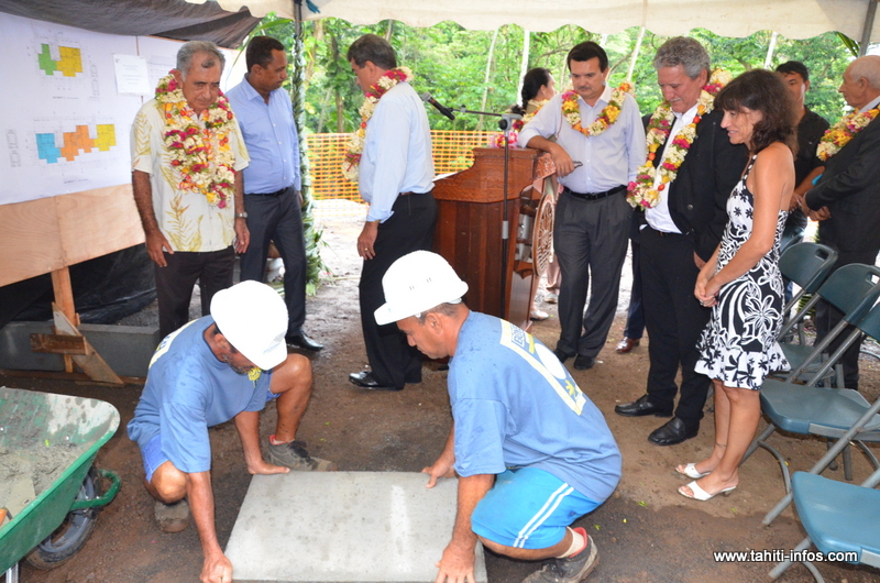 La première pierre du programme de logements sociaux Les Hauts de Teroma a été posée ce mercredi. Pour l'instant en 2014, seuls 25 logement sociaux en habitats dispersés ont été livrés en Polynésie française.