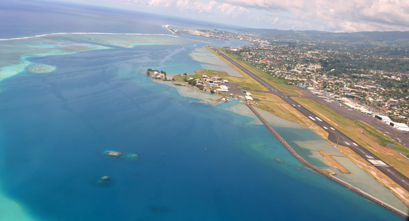 Remise aux normes internationales, la piste de l'aéroport de Tahiti Faa'a sera même susceptible d'accueillir l'A380.