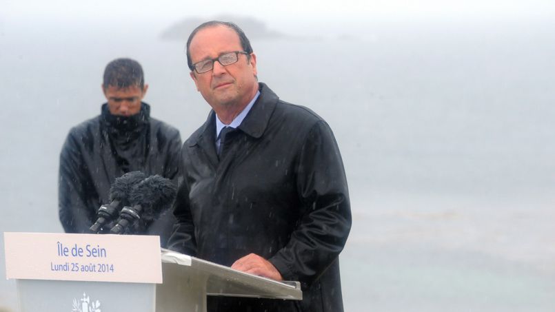 Une photo de Hollande en manteau de fourrure kazakh fait le buzz sur Twitter
