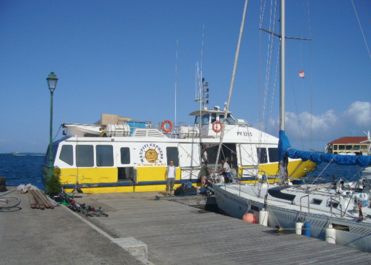 Le Maupiti Express sort la tête de l'eau