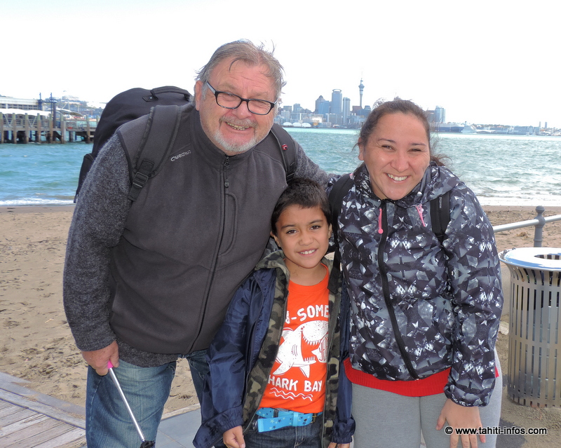 Michel Habera avec sa fille et son mo'otua qui s'est fait opéré