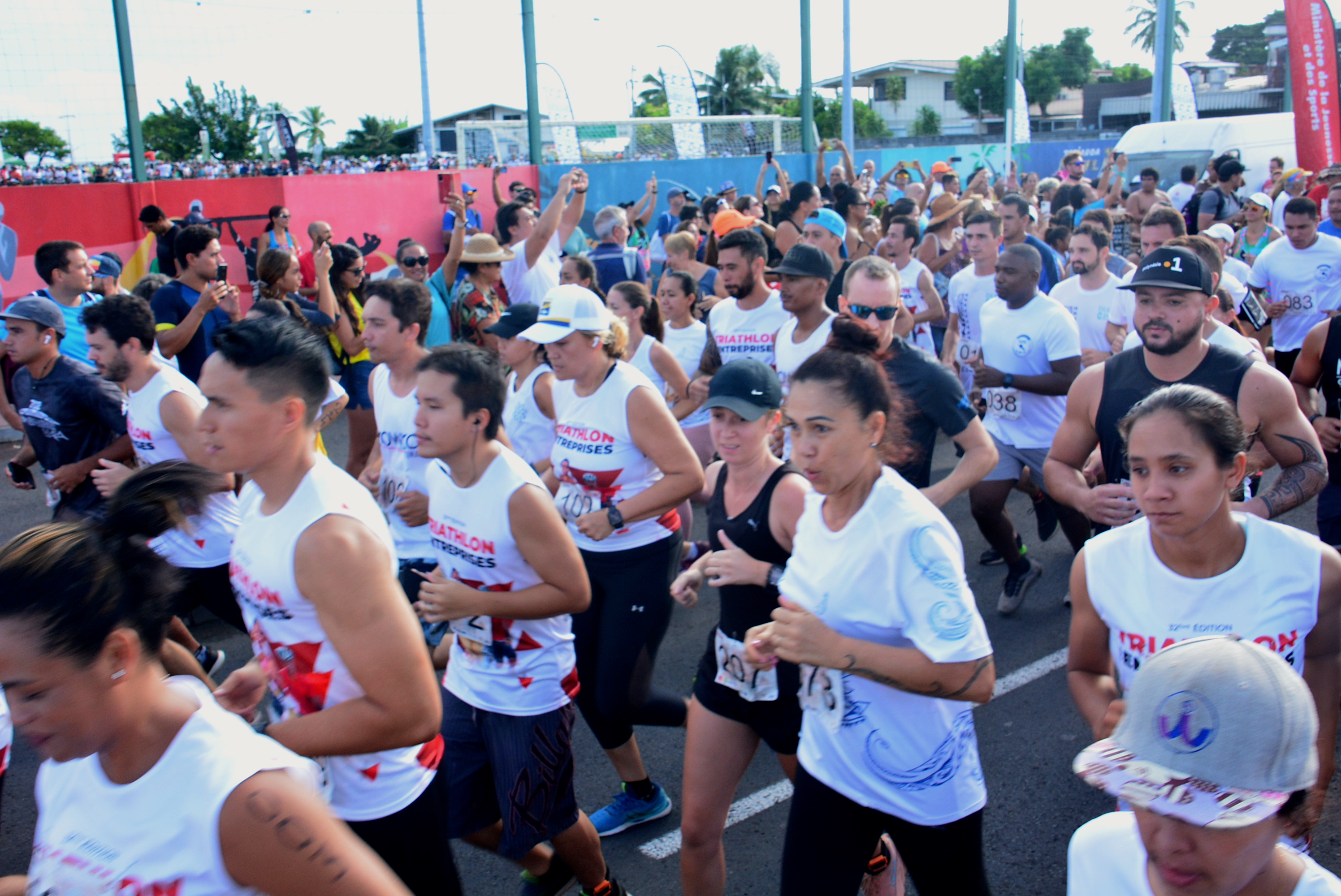 La 32e édition, avec 900 athlètes au départ, a battu les records de participation de 2015 et de 2022 qui comptabilisaient 675 inscrits.