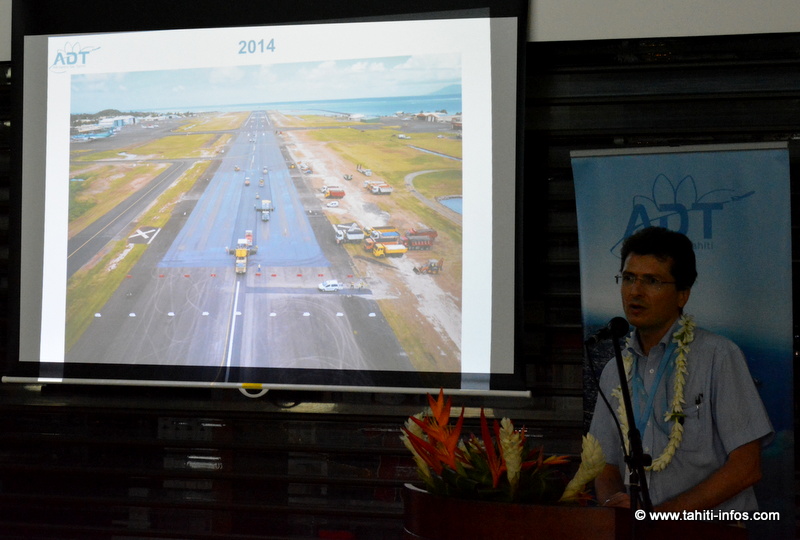 Frédéric Mor, PDG d'Aéroport de Tahiti, présentant les travaux