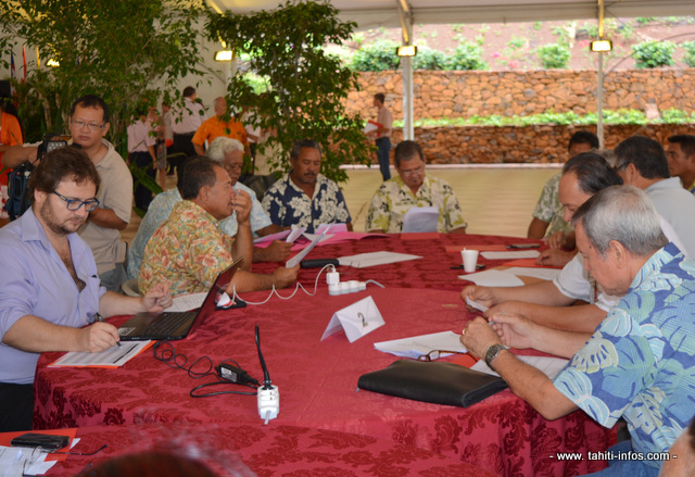 Réunion de l'atelier sur le contrat de projets Etat/Pays/communes ce vendredi à la Présidence.