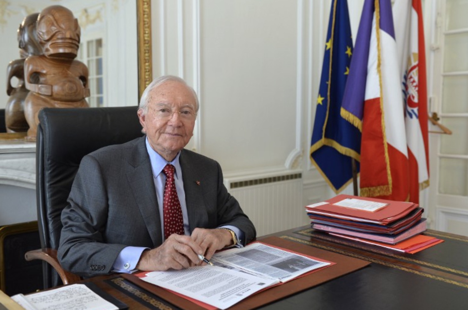 Le délit de détournement de fonds publics a été joint ce vendredi à celui d'atteinte à la vie privée pour lequel Gaston Flosse doit être jugé le 23 mars 2015 dans l'affaire du SED