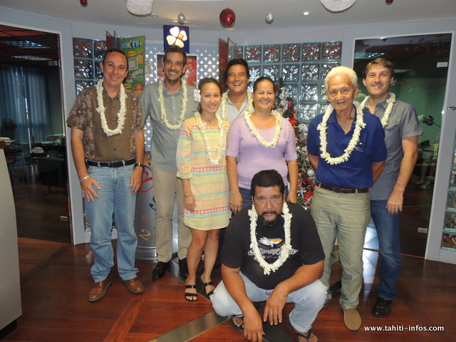 de g. à d. Alain Pontonnier (Shell), Thierry Gabaret (PDJ), Nancy(Shell/RDO), Patrick Moux (SHELL), Belinda (Shell prince Hinoi), Matatini (Shell Arue), Peni ( Shell Papeari), Guillaume Reynaud (PDJ)