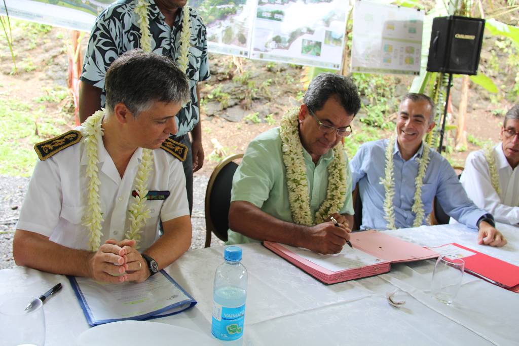 Le programme Domaine Labbé est cofinancé par l'Etat et le Pays à hauteur de 2,58 milliards Fcfp, dans le cadre du contrat de projets 2008-2014. Ses 120 logements doivent être livrés début 2017, à Pirae.