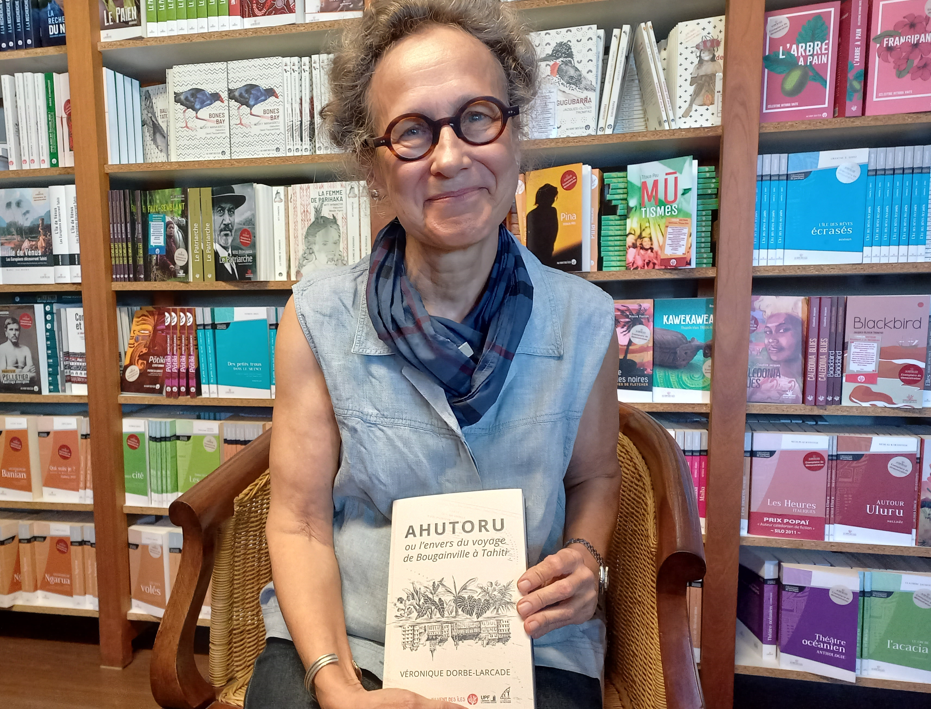 Véronique Dorbe-Larcade, agrégée, maîtresse de conférence et spécialiste d’histoire moderne, est l’autrice du livre Ahutoru ou l’envers du voyage de Bougainville à Tahiti.