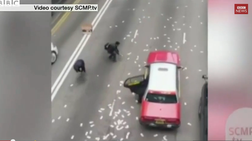 Hong Kong: près de 2 millions de dollars sur la chaussée