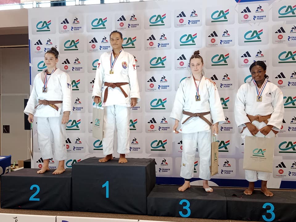 Imihia Teumere sur la plus haute marche du podium chez les espoirs dans la catégorie des -70 kg. (photo : Fédération polynésienne de judo)