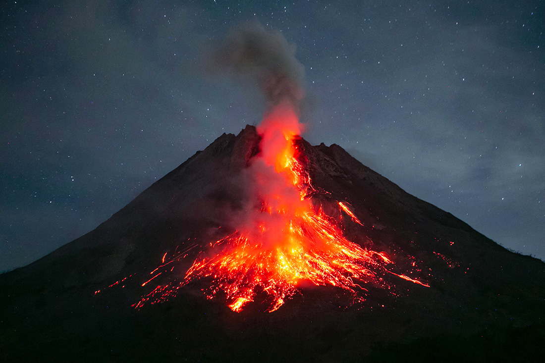 Indonésie: nouvelle éruption spectaculaire du volcan Merapi