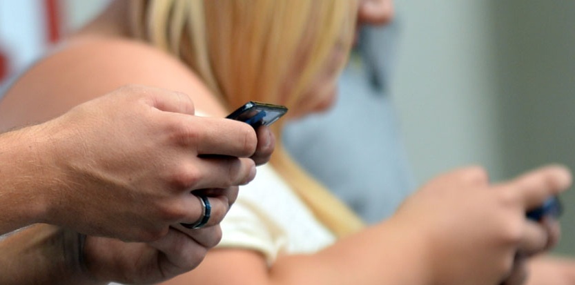 Le SMS en perte de vitesse pour les vœux, au profit des vidéos et applications mobiles