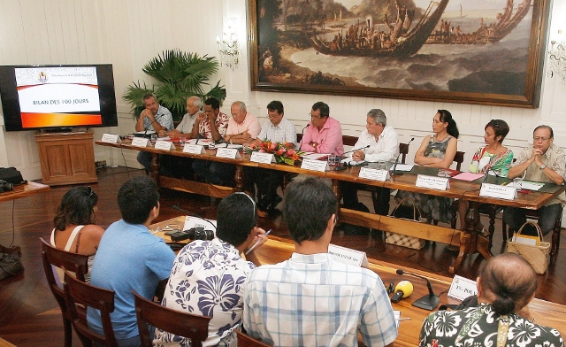 Edouard Fritch était entouré ce mardi de neuf de ses ministres. Il manquait simplement René Temeharo, ministre de la jeunesse et des sports, chargé des relations avec l’assemblée de la Polynésie française.