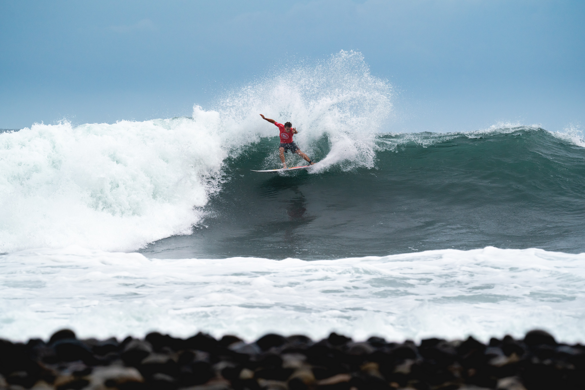 Kauli Vaast a bien digéré son élimination du tableau principal en passant avec la manière ce lundi ses deux premières séries de repêchage. (photo : Pablo Jimenez/ISA)