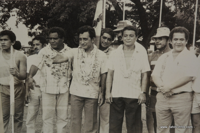 Le combat pour réclamer l'indépendance de la Polynésie française, Oscar Temaru le démarre dans le milieu des années 70 et partage régulièrement ce message avec les leaders kanak.