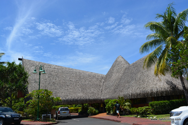 La mairie de Faa'a a été inaugurée en 1989. Une mairie en pandanus mal vue au moment de son édification par les autorités administratives. "Mais c'est la plus belle mairie de Tahiti non ? Celle de Pirae et de Papeete manque tellement d'imagination ! Là, c'est notre âme" explique Oscar Temaru, le maire de la commune.