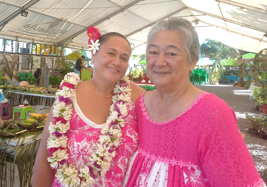 Avec Yvette Temauri.