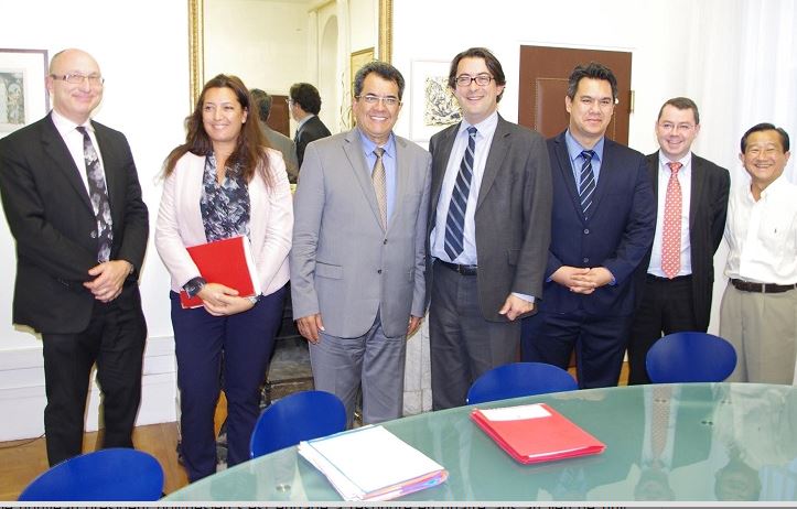 Le président Edouard Fritch, le 14 octobre dernier, avec les députés Maina Sage et Jean-Paul Tuaiva lors de sa rencontre avec le directeur général à l'Outre-mer à Paris.