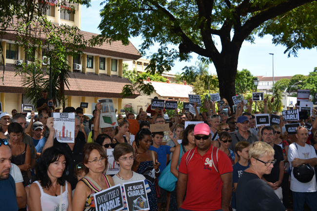 Recueillement et communion au rassemblement pour Charlie