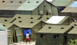 Australie: des réfugiés désespérés avalent des lames de rasoir