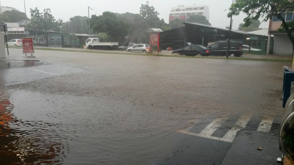 [MàJ : PHOTOS] Fortes pluies et inondations à Papeete